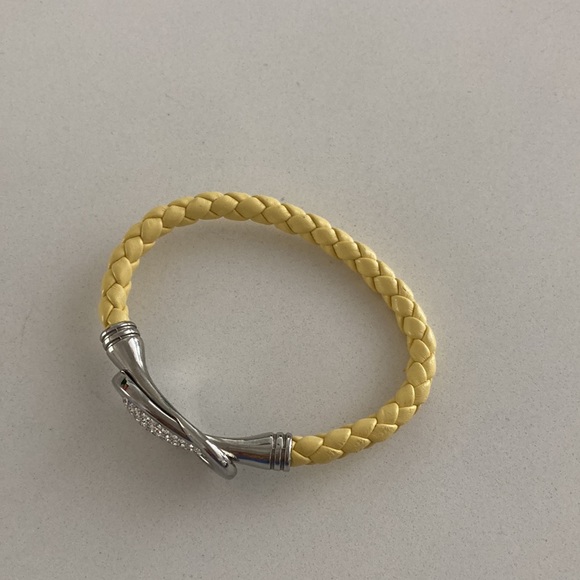Yellow leather/silver metal/  magnetic interlock in clasp bracelet - Picture 2 of 4